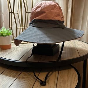 NWOT Sun Shade hat adjustable and snaps on side also has a place for ponytail